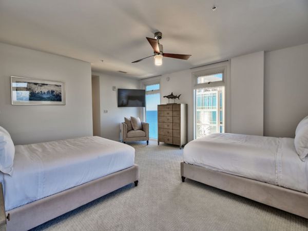 Luxury Vacation Rental in Destin: Beachfront Bliss Awaits!