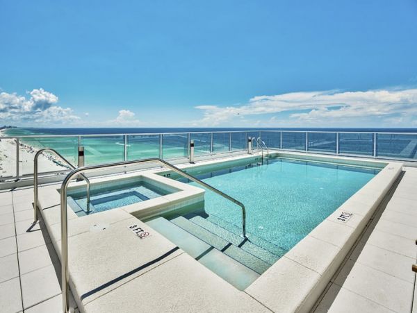 Luxury Vacation Rental in Destin: Beachfront Bliss Awaits!