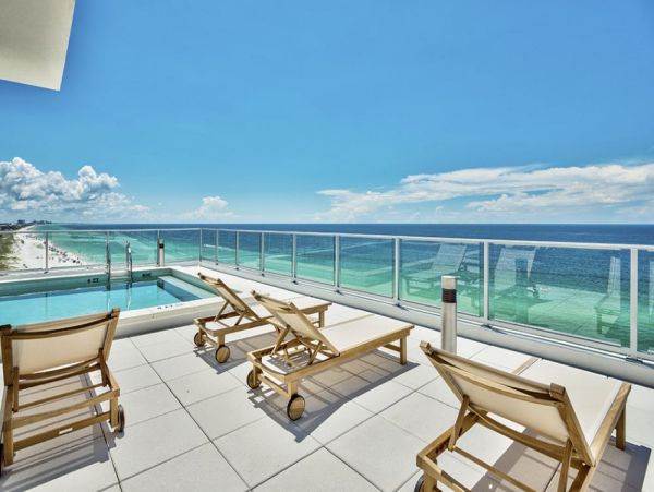 Luxury Vacation Rental in Destin: Beachfront Bliss Awaits!