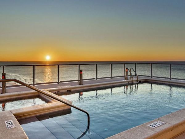 Luxury Vacation Rental in Destin: Beachfront Bliss Awaits!