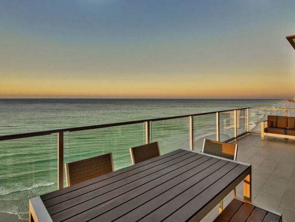 Luxury Vacation Rental in Destin: Beachfront Bliss Awaits!