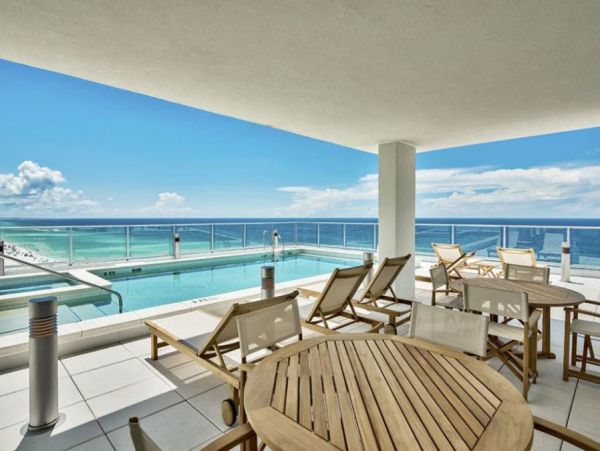 Luxury Vacation Rental in Destin: Beachfront Bliss Awaits!