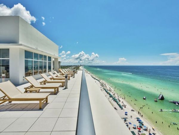 Luxury Vacation Rental in Destin: Beachfront Bliss Awaits!