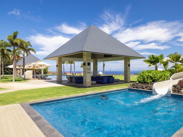 Hilo Vacation Rental Three Bedroom Walk to Beach