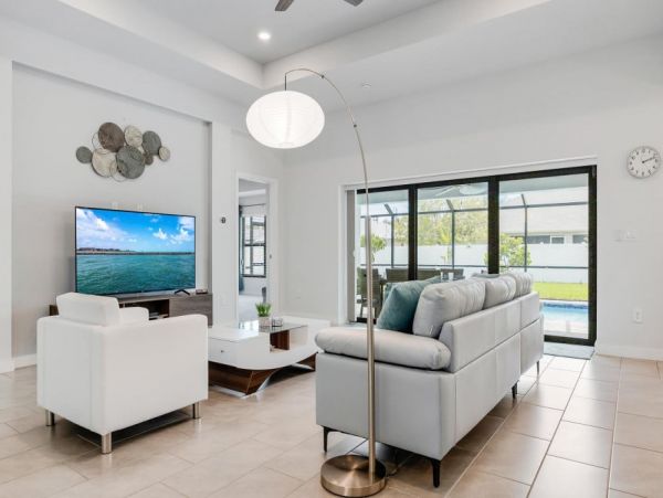 Cape Coral Vacation Home Four Bedroom