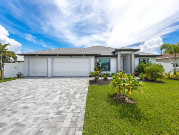 Cape Coral Vacation Home Four Bedroom