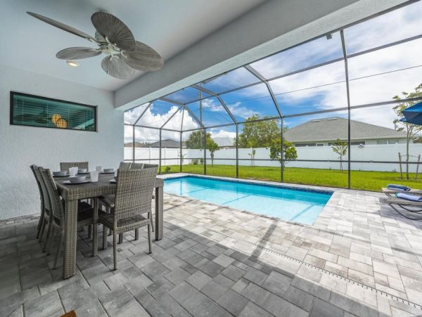Cape Coral Vacation Home Four Bedroom
