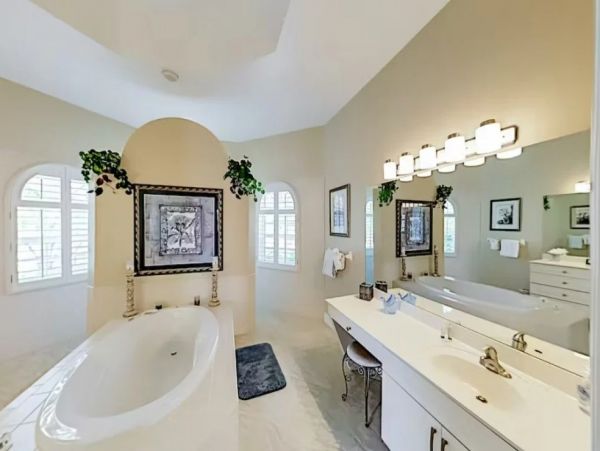 Waterfont Three Bedroom Vacation Rental in Cape Coral