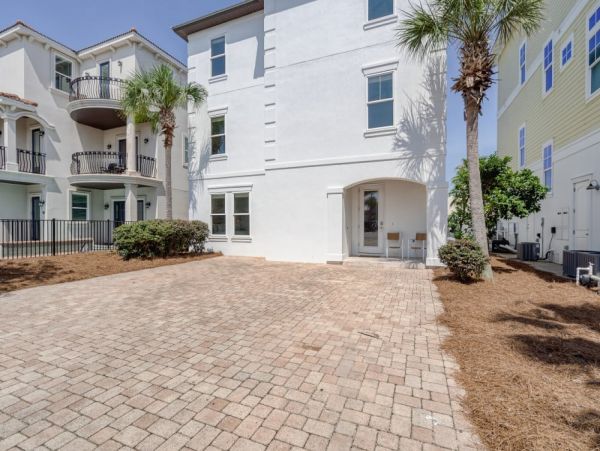 Stunning Vacation Nine Bedroom Rental with Private Pool