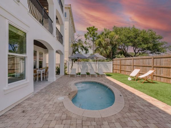 Stunning Vacation Nine Bedroom Rental with Private Pool