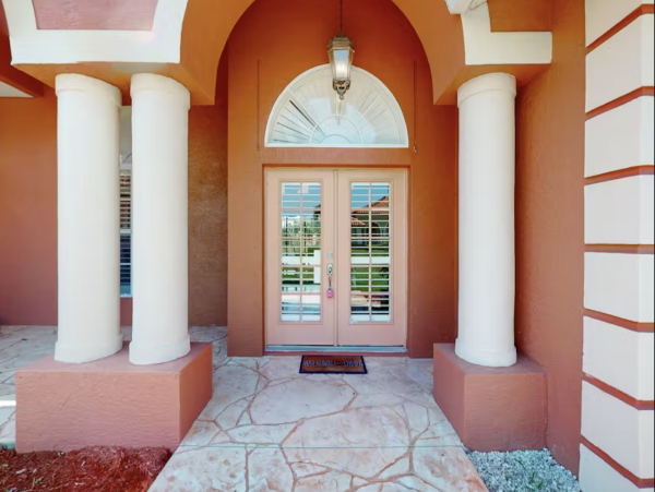 Magnificent Closed Lanai and Pool/Patio