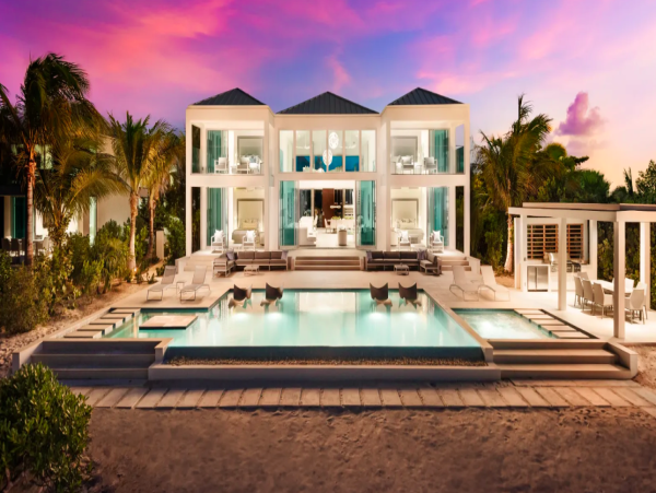 Luxurious Oasis: 13-Bedroom Beachfront Villa with a Pool in Turks and Caicos