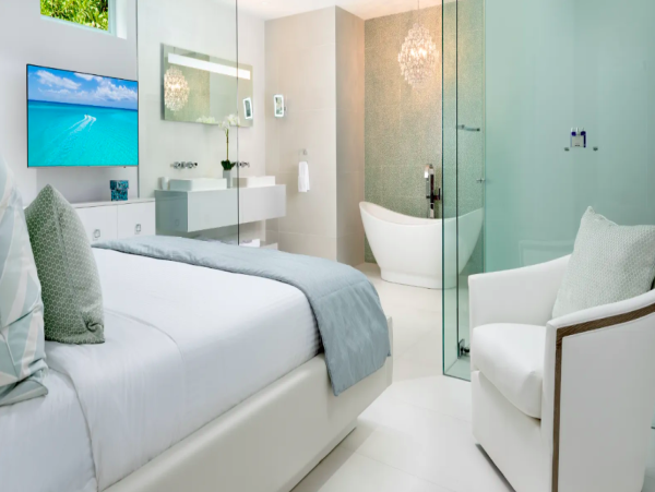 Luxurious Oasis: 13-Bedroom Beachfront Villa with a Pool in Turks and Caicos