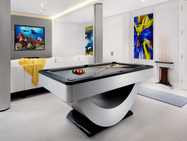 Luxurious Oasis: 13-Bedroom Beachfront Villa with a Pool in Turks and Caicos