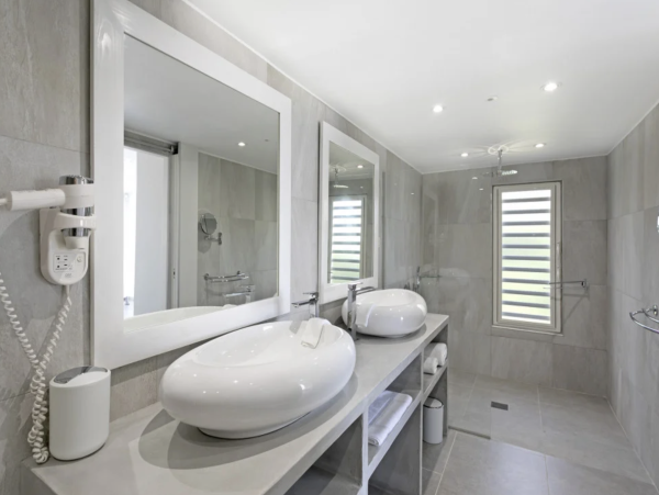 Three Bedroom Luxury Pool Villa St. Martin Sleeps 6 Guests