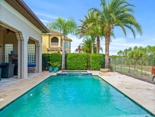 Luxurious 4-Bedroom Vacation Rental Near Disney - Private Pool