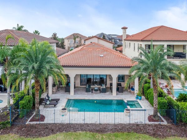 Luxurious 4-Bedroom Vacation Rental Near Disney - Private Pool
