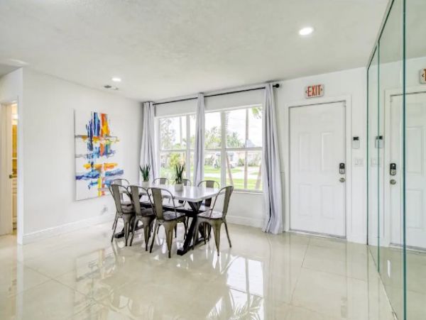 Canalfront Home with Four Bedroom and Pool