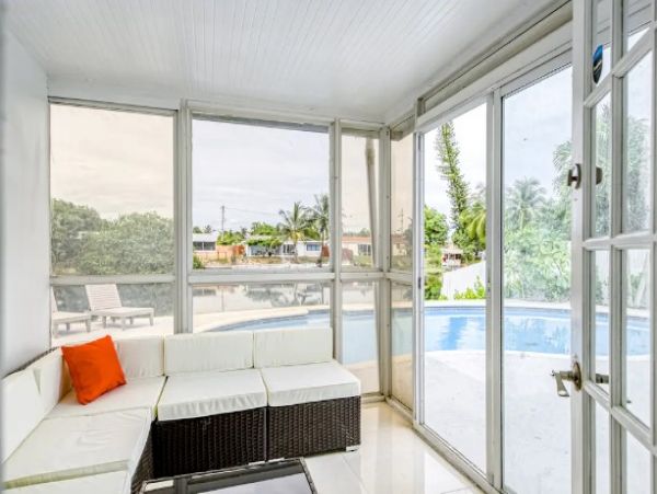 Canalfront Home with Four Bedroom and Pool