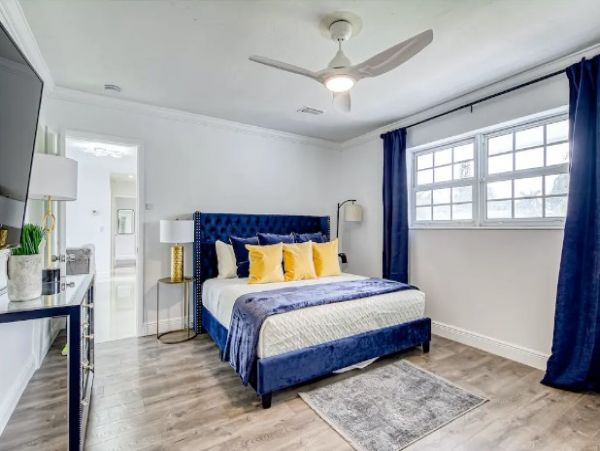 Canalfront Home with Four Bedroom and Pool