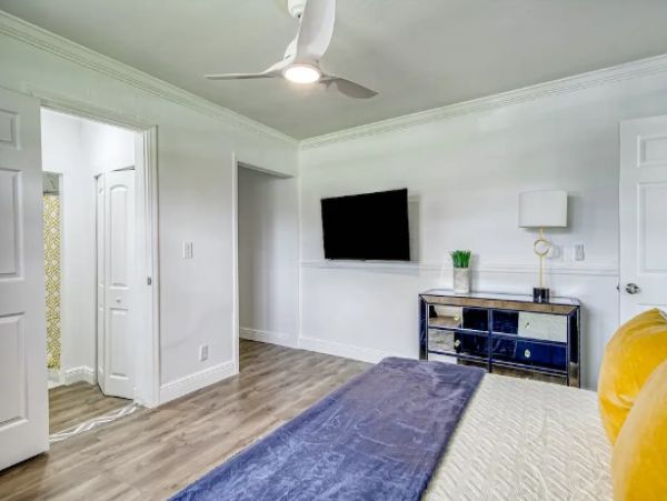 Canalfront Home with Four Bedroom and Pool