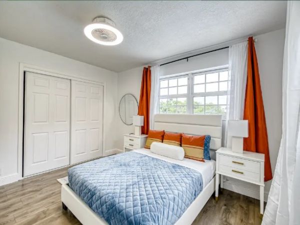 Canalfront Home with Four Bedroom and Pool