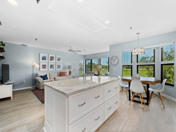 Longboat Key Vacation Condo Three Bedroom Walk to Beach
