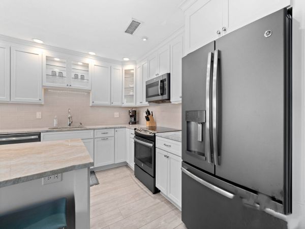 Longboat Key Vacation Condo Three Bedroom Walk to Beach