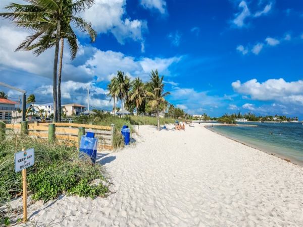 Sobrero Beach Vacation Home Four Bedroom Walk To Beach