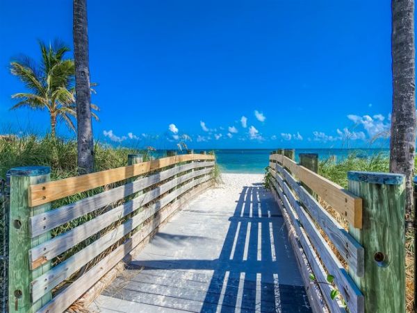 Sobrero Beach Vacation Home Four Bedroom Walk To Beach