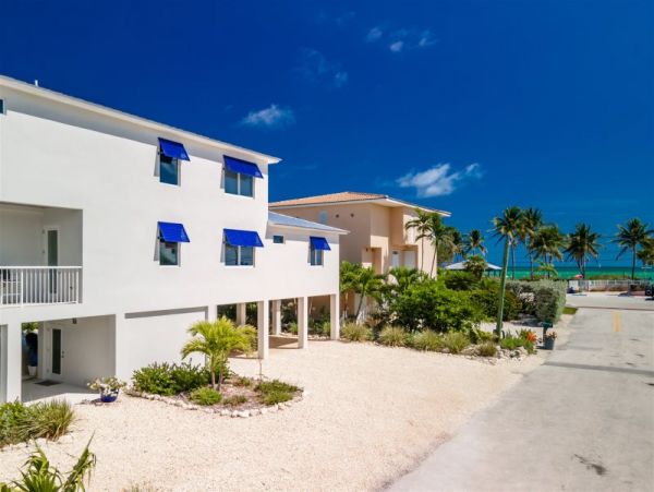 Sobrero Beach Vacation Home Four Bedroom Walk To Beach