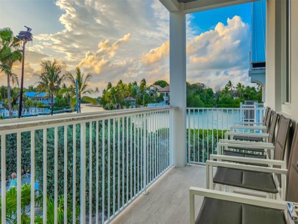 Sobrero Beach Vacation Home Four Bedroom Walk To Beach