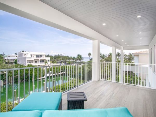 Sobrero Beach Vacation Home Four Bedroom Walk To Beach