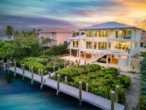 Sobrero Beach Vacation Home Four Bedroom Walk To Beach