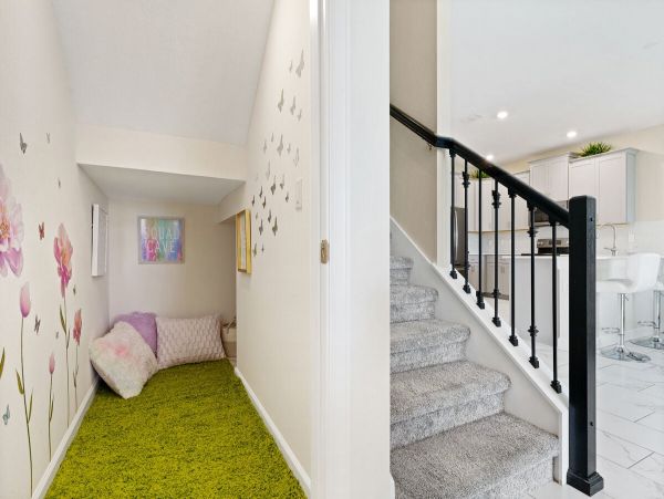 Eight Bedroom Villa with Pool Close to the Parks!