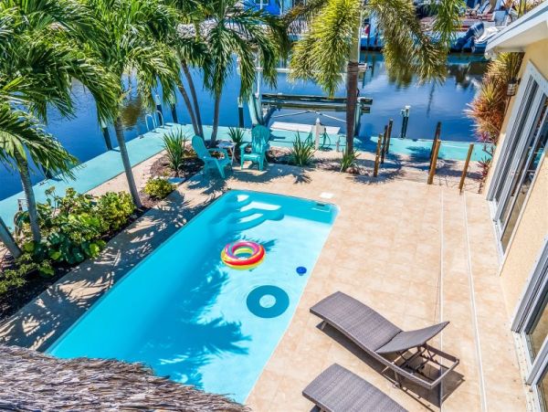Lovely 4 Bedroom Vacation Home with Private Pool
