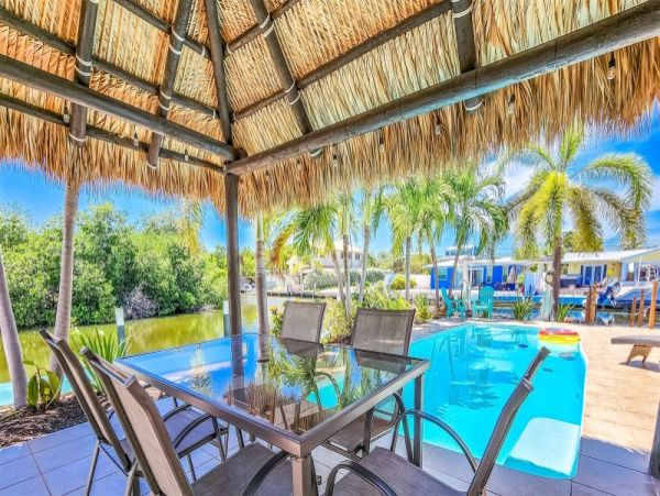 Lovely 4 Bedroom Vacation Home with Private Pool