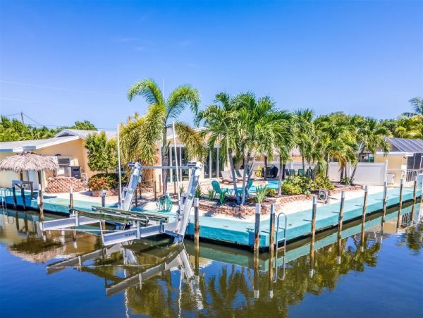 Lovely 4 Bedroom Vacation Home with Private Pool