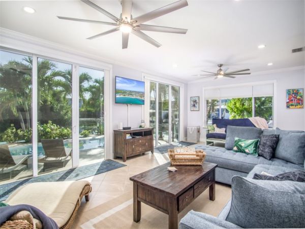 Lovely 4 Bedroom Vacation Home with Private Pool