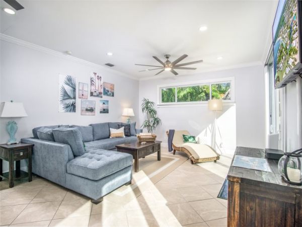 Lovely 4 Bedroom Vacation Home with Private Pool