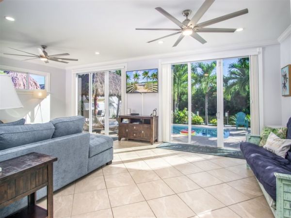 Lovely 4 Bedroom Vacation Home with Private Pool