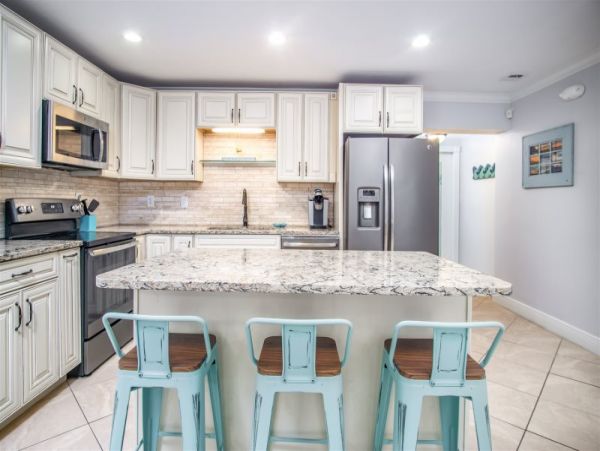Lovely 4 Bedroom Vacation Home with Private Pool
