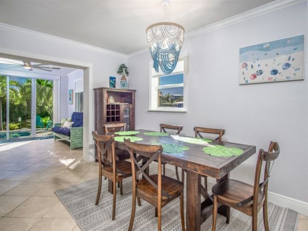 Lovely 4 Bedroom Vacation Home with Private Pool