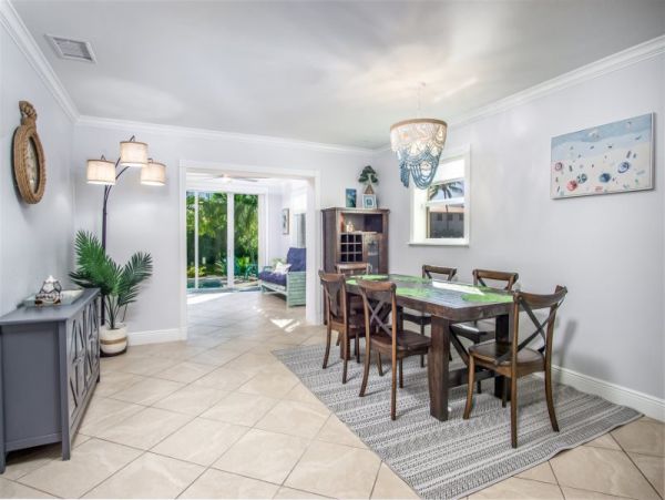 Lovely 4 Bedroom Vacation Home with Private Pool