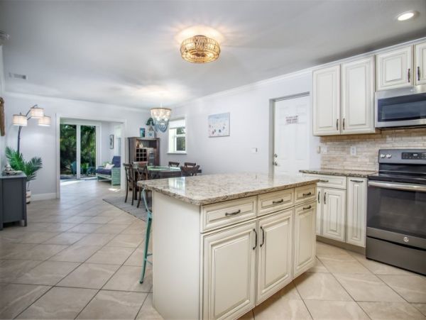 Lovely 4 Bedroom Vacation Home with Private Pool