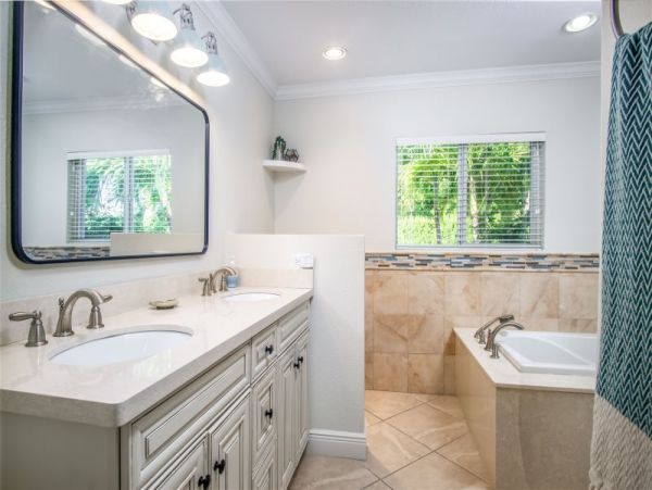 Lovely 4 Bedroom Vacation Home with Private Pool