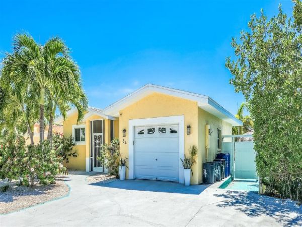 Lovely 4 Bedroom Vacation Home with Private Pool