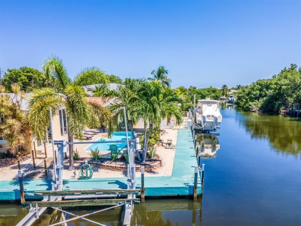 Lovely 4 Bedroom Vacation Home with Private Pool
