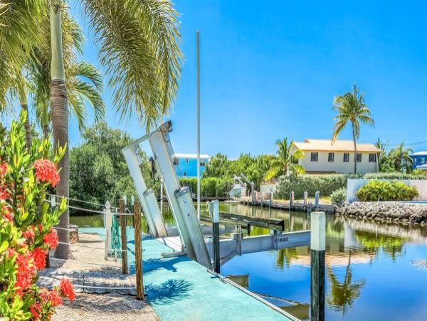 Lovely 4 Bedroom Vacation Home with Private Pool