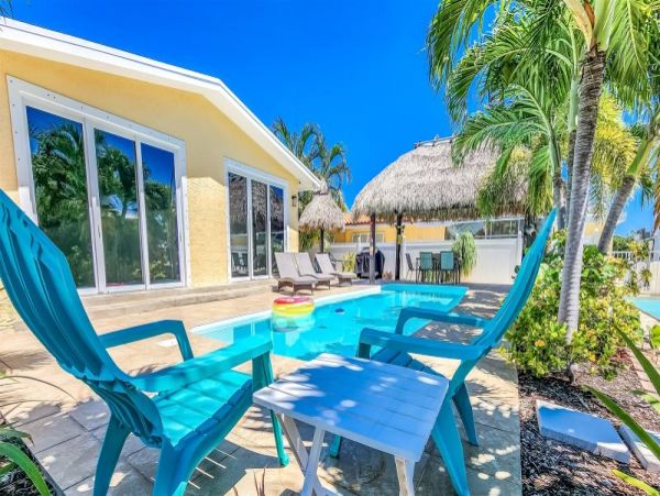 Lovely 4 Bedroom Vacation Home with Private Pool